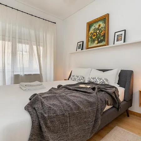 Relaxed, Homely Flat In Penha De Franca Appartement