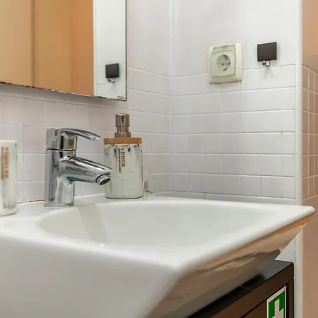 Relaxed, Homely Flat In Penha De Franca Appartement